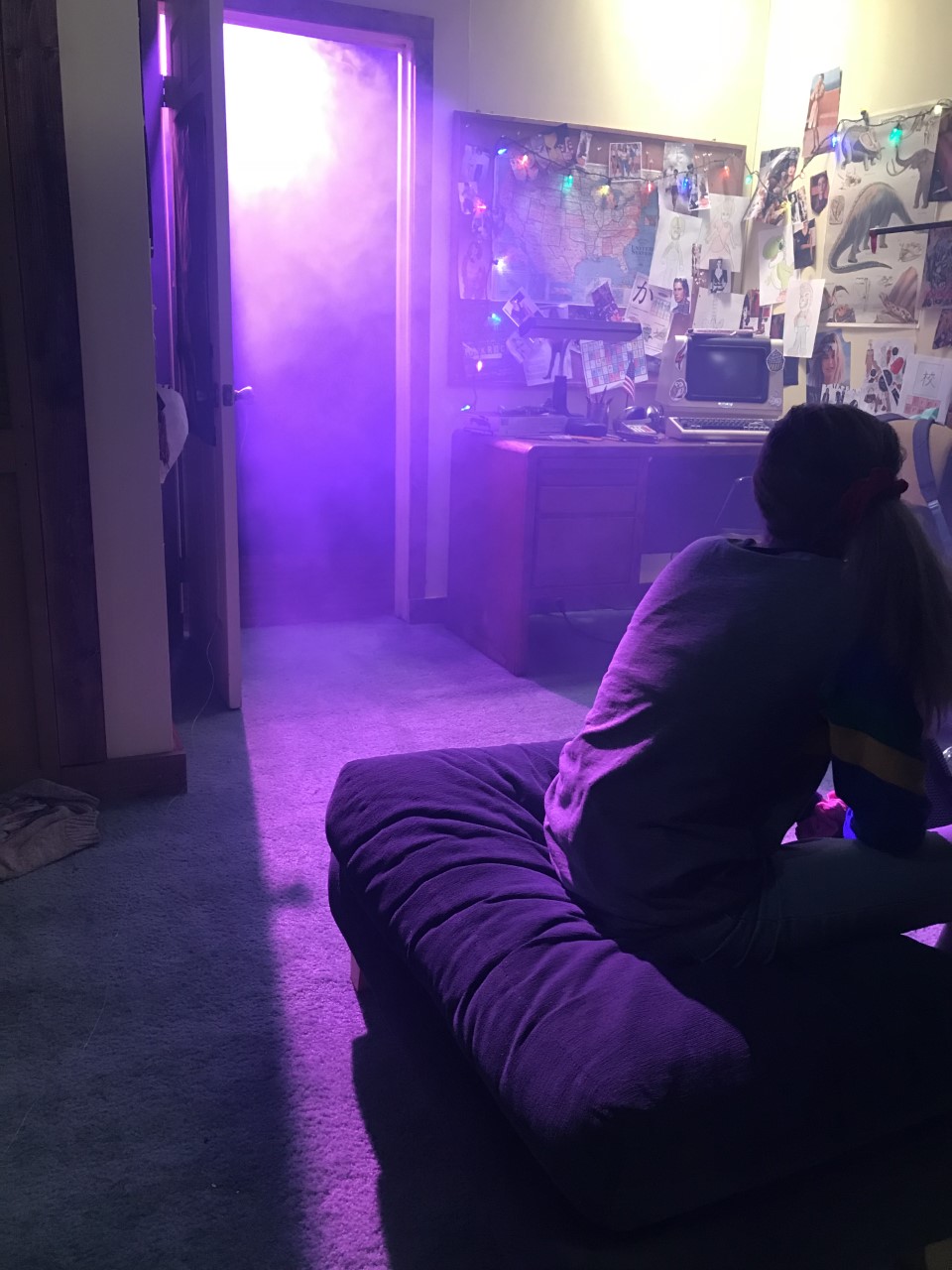 &nbsp;<br>80's girl's bedroom, set built on sound stage