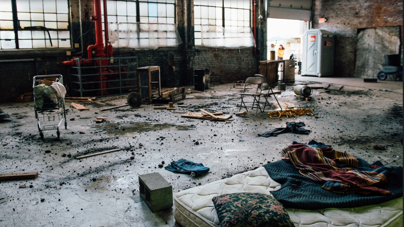 &nbsp;<br>Murder scene, dressed into existing location
